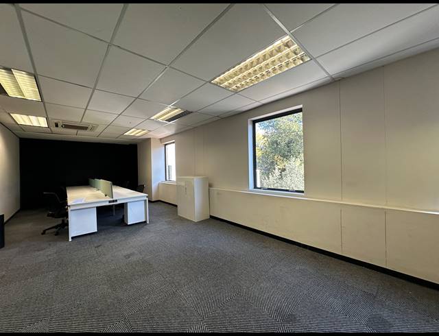 74M² OFFICE TO LET IN SANDTON CENTRAL